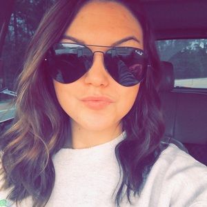 Meet your Posher, Caitlyn